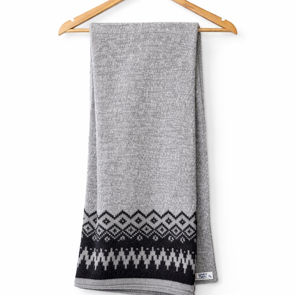 Old Navy Fair Isle Knit Scarf – Gray/Black